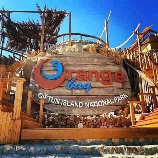 Orange pay island
